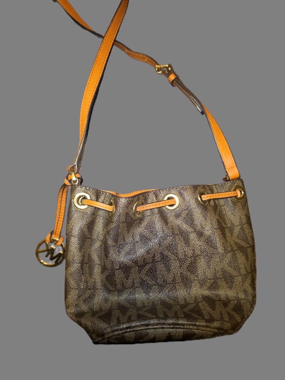 Michael Kors Jules drawstring bucket bag - Picture 2 of 6